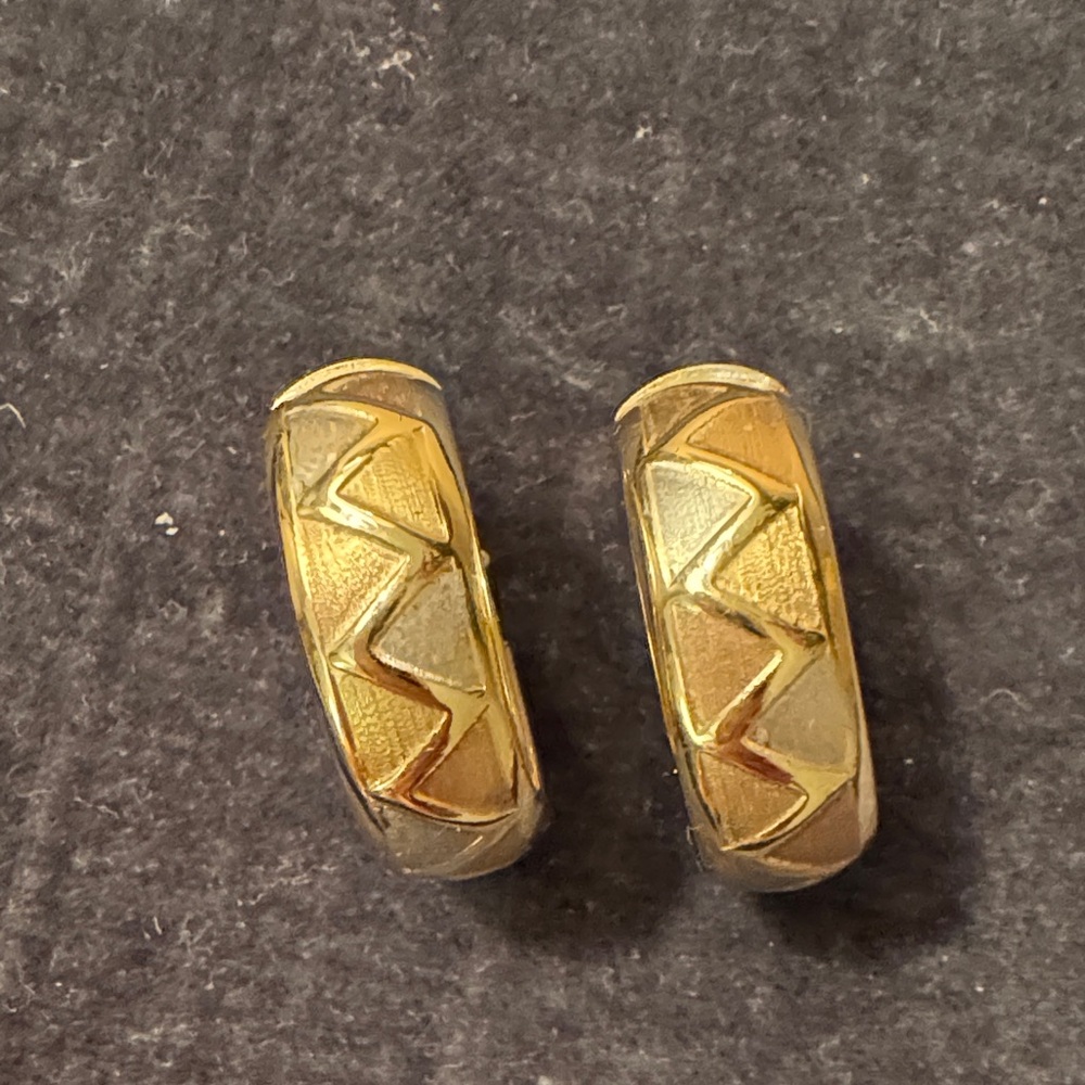 14K Yellow Gold Hoop Earring with White and Pink Gold Detail